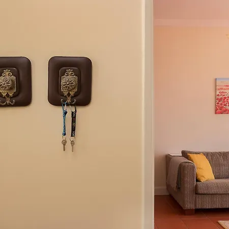 بيت للعطل Window By Homie